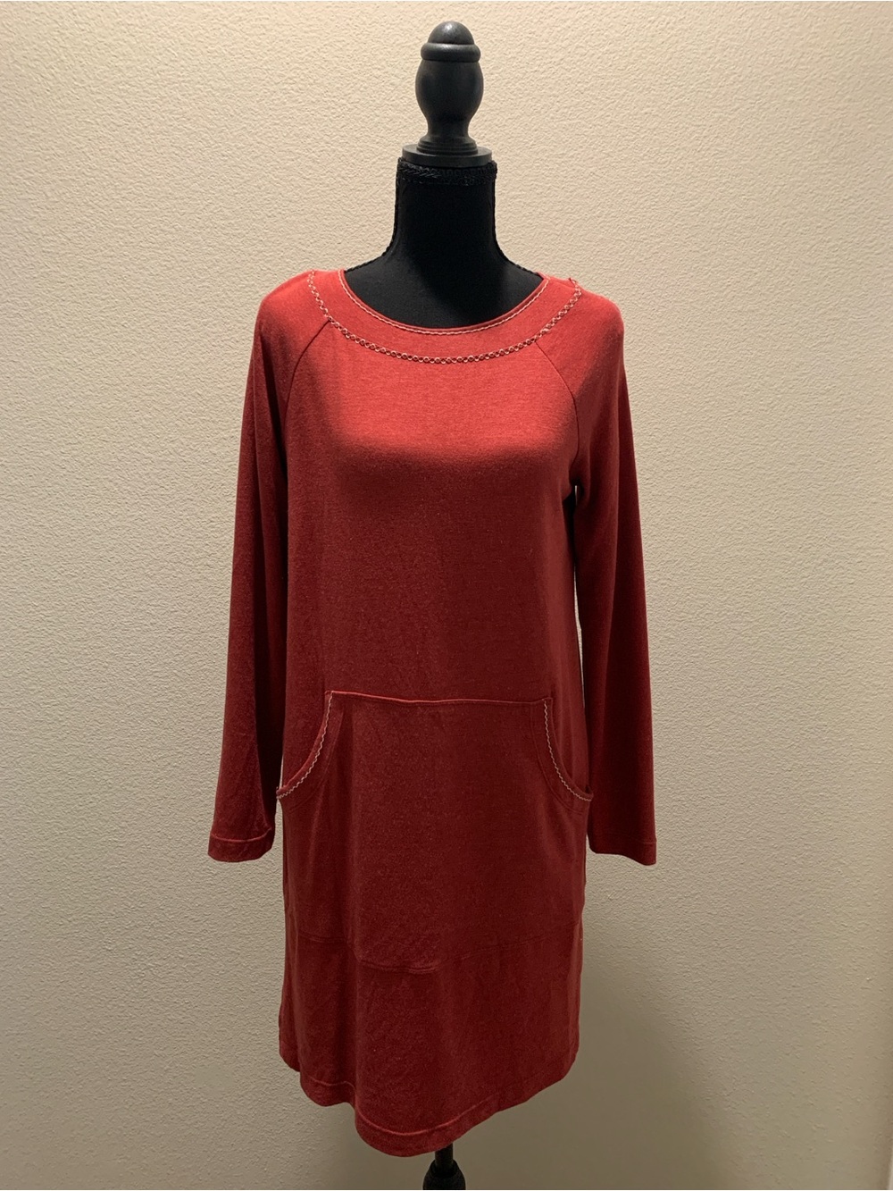 Max Studio Brick Red Long-Sleeve Knit Shift Dress (Size XS)